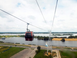 По канатной дороге через Оку